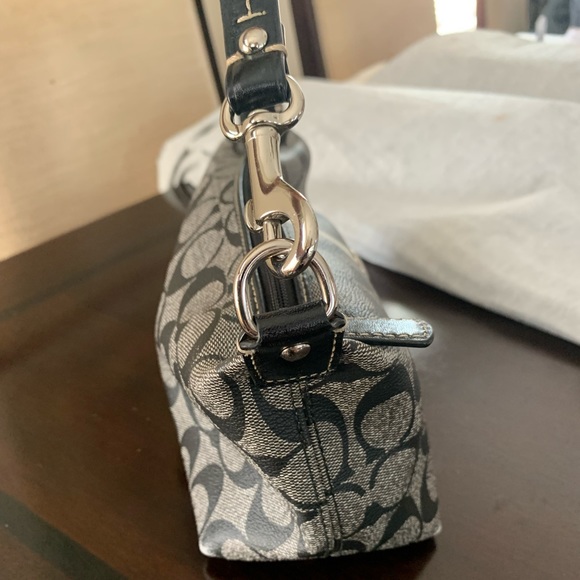 Vintage Coach Pochette Bag - Picture 3 of 7